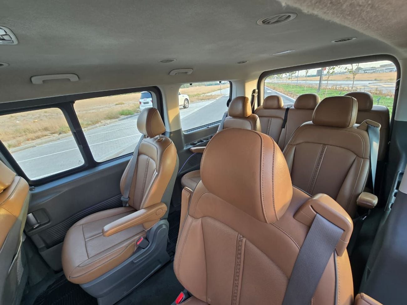 Hyundai Staria LUXURY 2022 GCC Specs - V6 3.5L - 9-Seater VIP Edition - Good condition