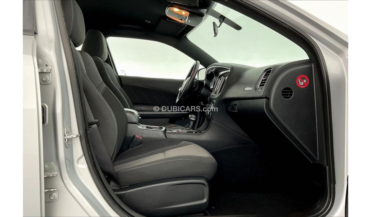 Dodge Charger SXT / SE