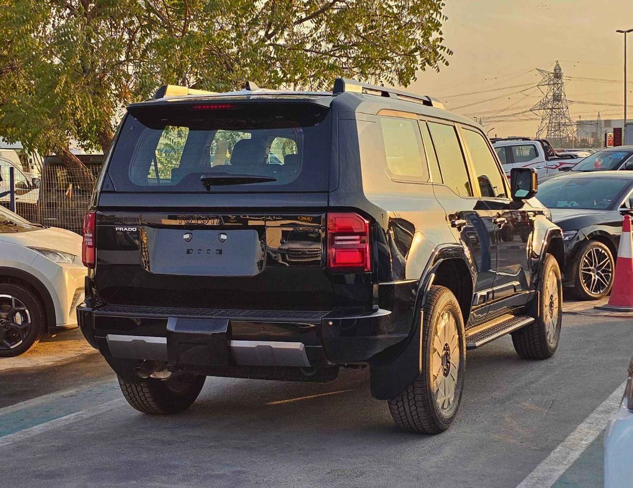 Toyota Prado TURBO LUXURY / 2.8L DIESEL V4 / RADAR / LEATHER WITH MEMORY SEATS / (CODE # PDLX2)