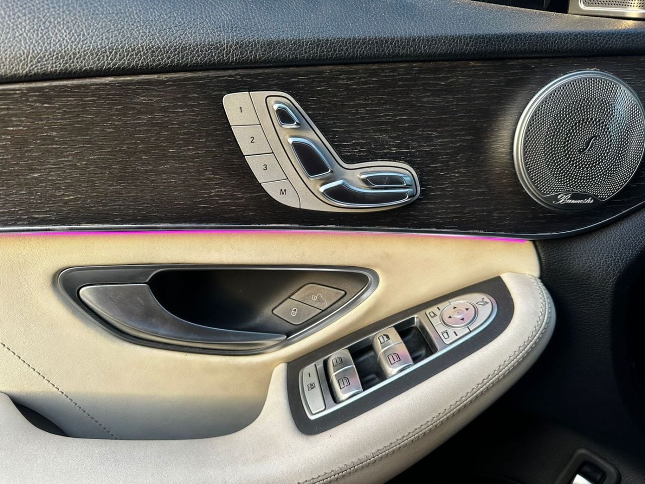 مرسيدس بنز C 300 2.0 لتر Turbocharged - عدد 4 سلندر (9G-TRONIC)