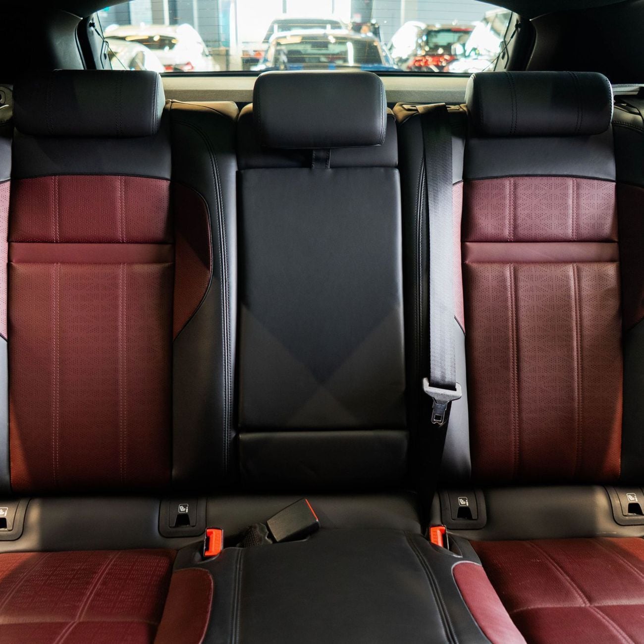 لاند روفر رانج روفر إيفوك P250 R-Dynamic HSE 2.0L AED  2,107 pm • 0% Downpayment • Evoque R-Dynamic HSE • 1 Year Warranty