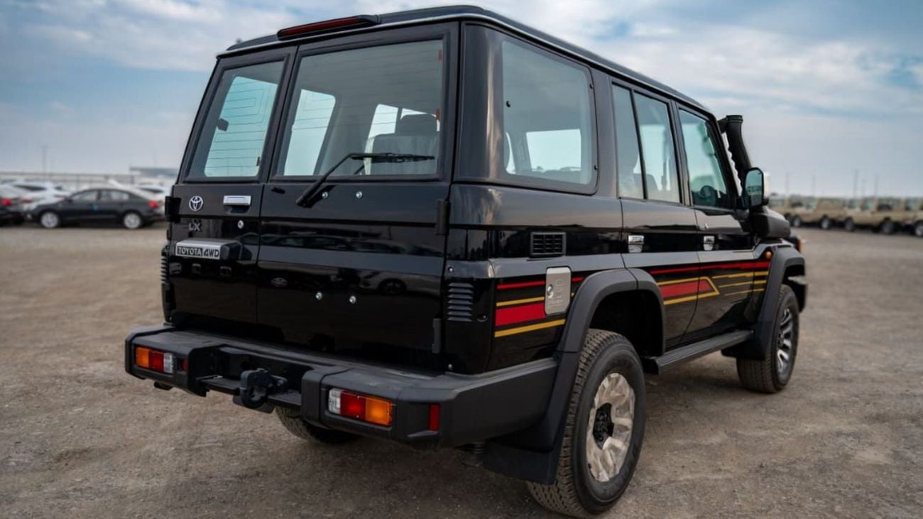 Toyota Land Cruiser 70 LC 76 2.8L | Diesel | 4 Cylinder | 6 Speed Automatic | 5 Door | 5 Seats