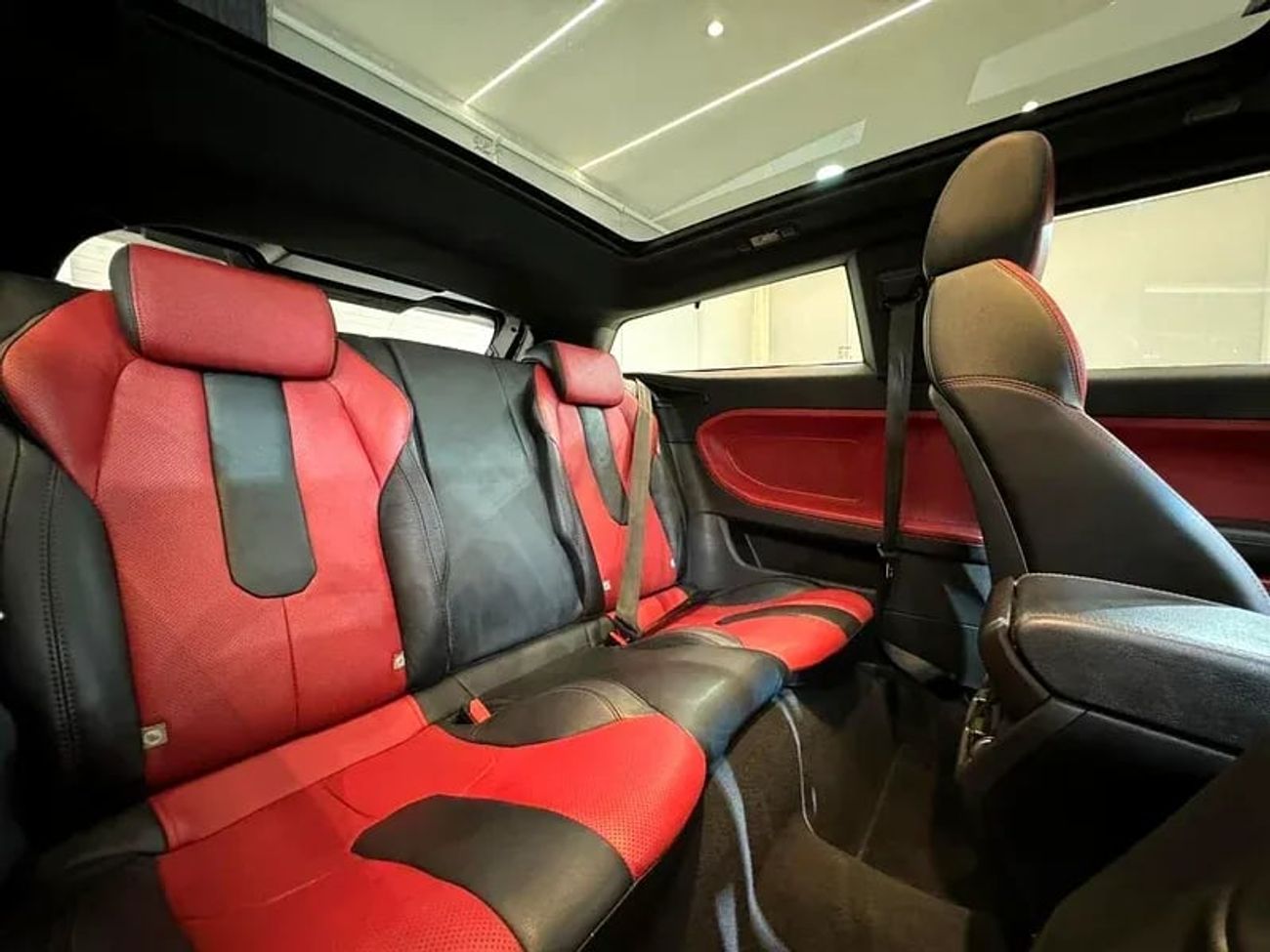 لاند روفر رانج روفر إيفوك Dynamic Plus 2.0L (3 Door)