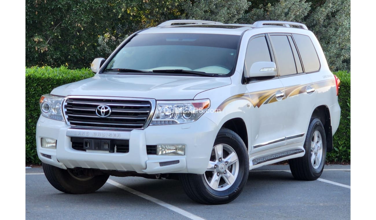 Used Toyota Land Cruiser 2011 for sale in Sharjah 595927