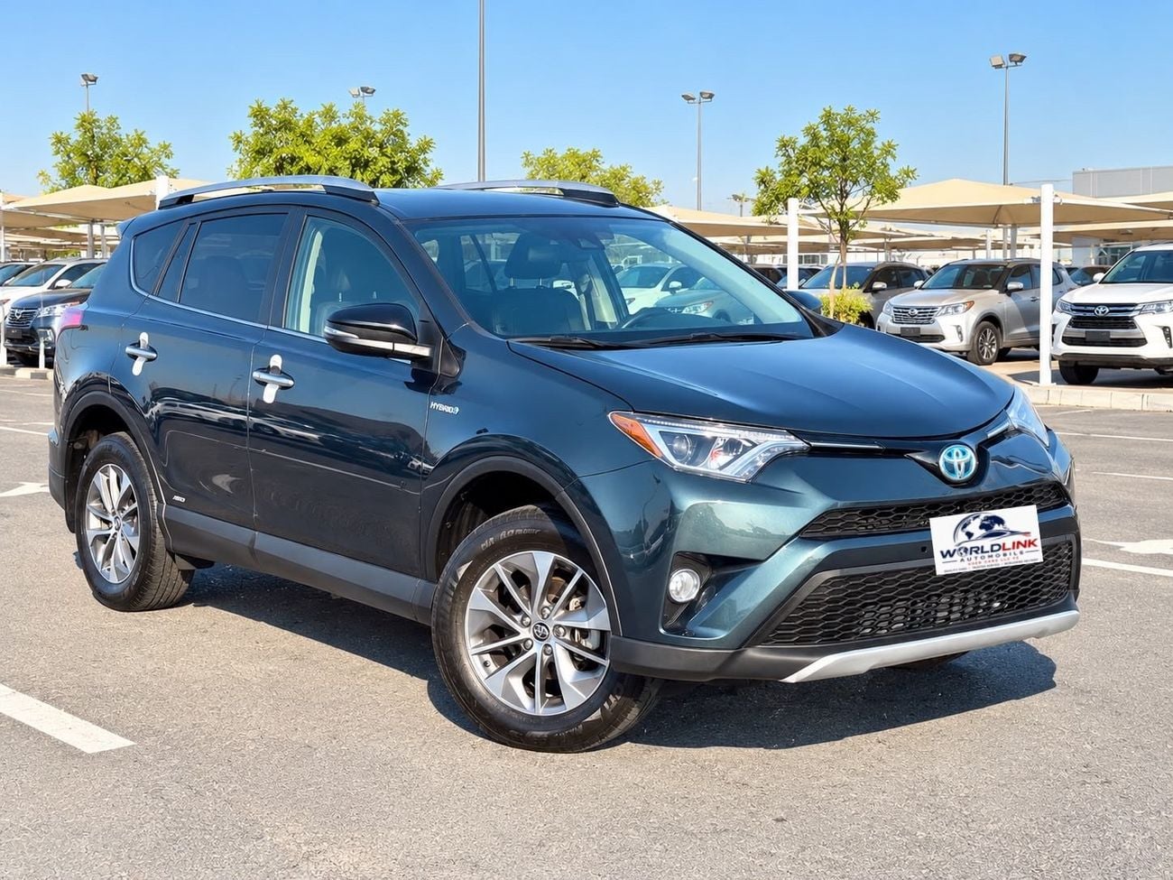 Toyota RAV4 LE 2.5L Cylinder 4 Hybrid Automatic 5 Seats 5 Doors