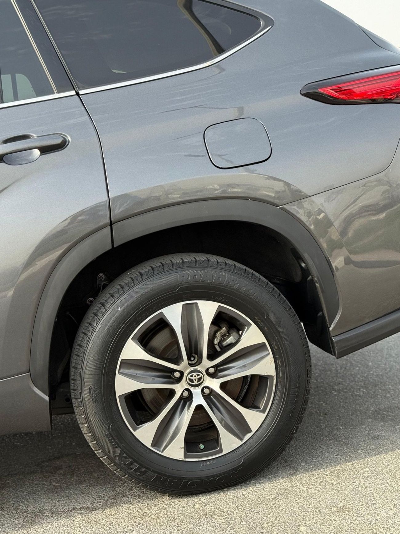 Toyota Highlander Hybrid XLE Full option Sunroof,leather seats