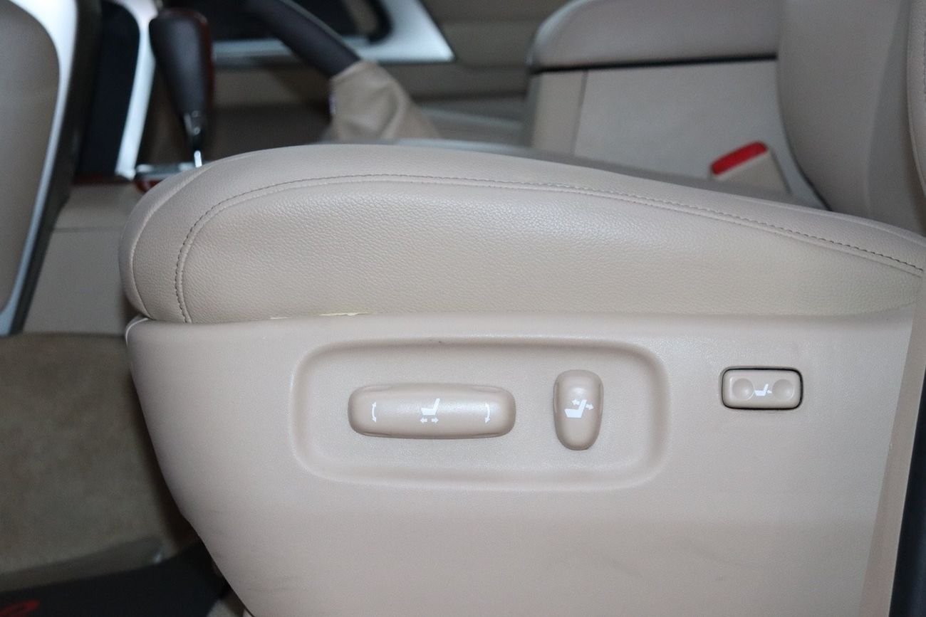 تويوتا لاند كروزر VXR