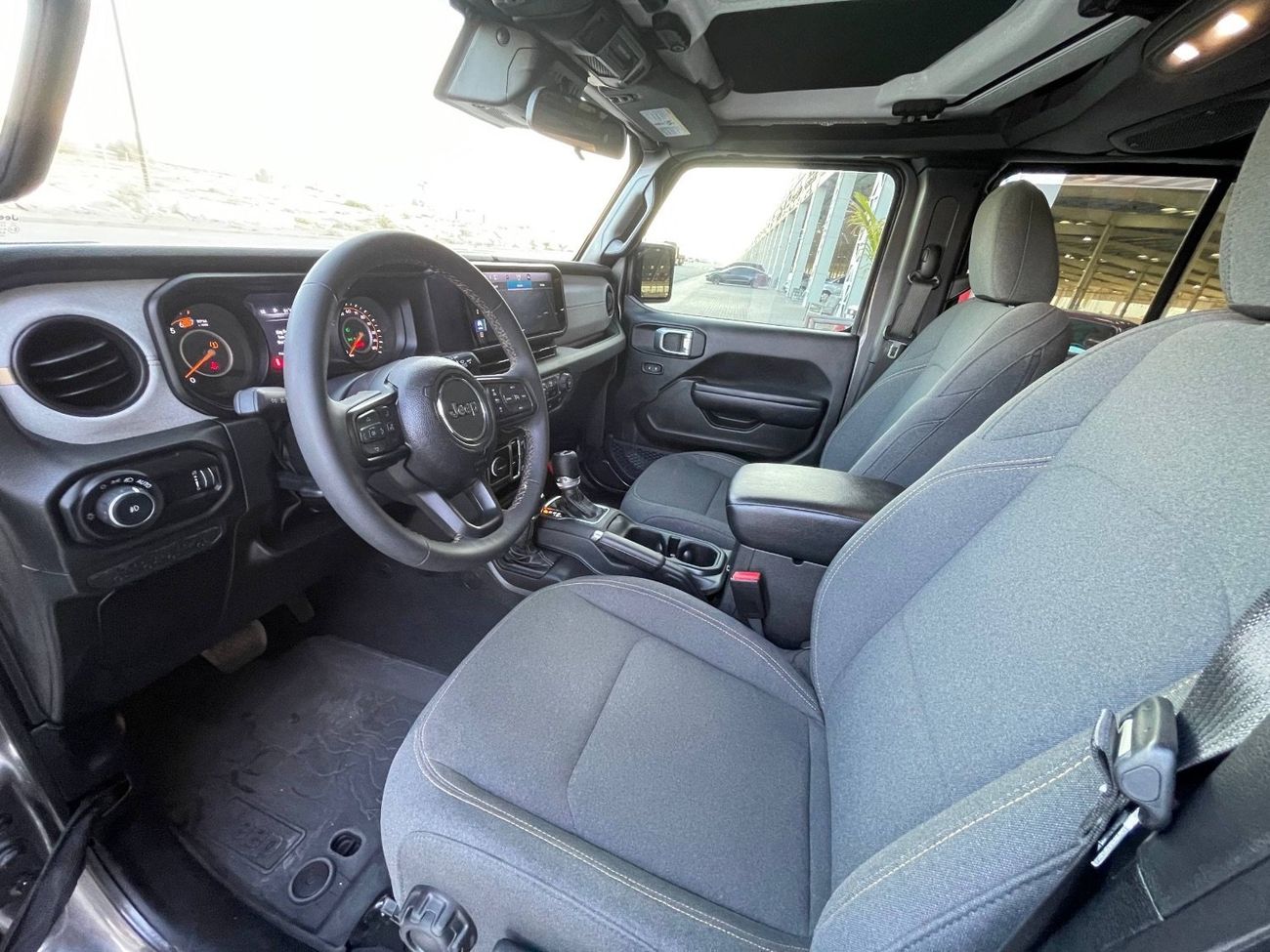 Jeep Wrangler Unlimited Sport 3.6L A/T JL / 3.6L V6 / RADAR /HURRICANE ADJUSTABLE /RADAR / LINE ASSIST / LOW MILEA