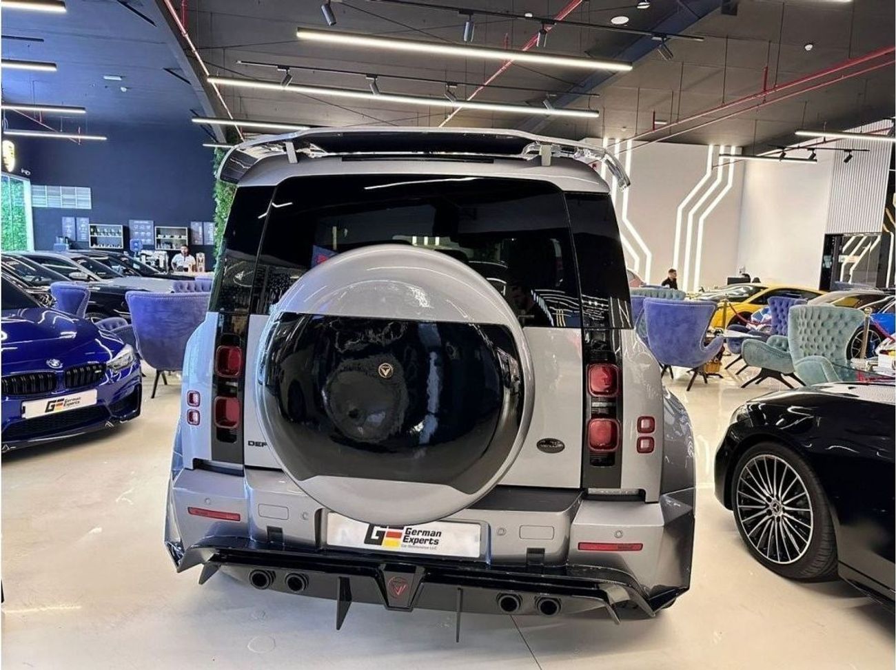 Land Rover Defender VENUUM 2023 DEFENDER 1/99 LIMITED EDITION