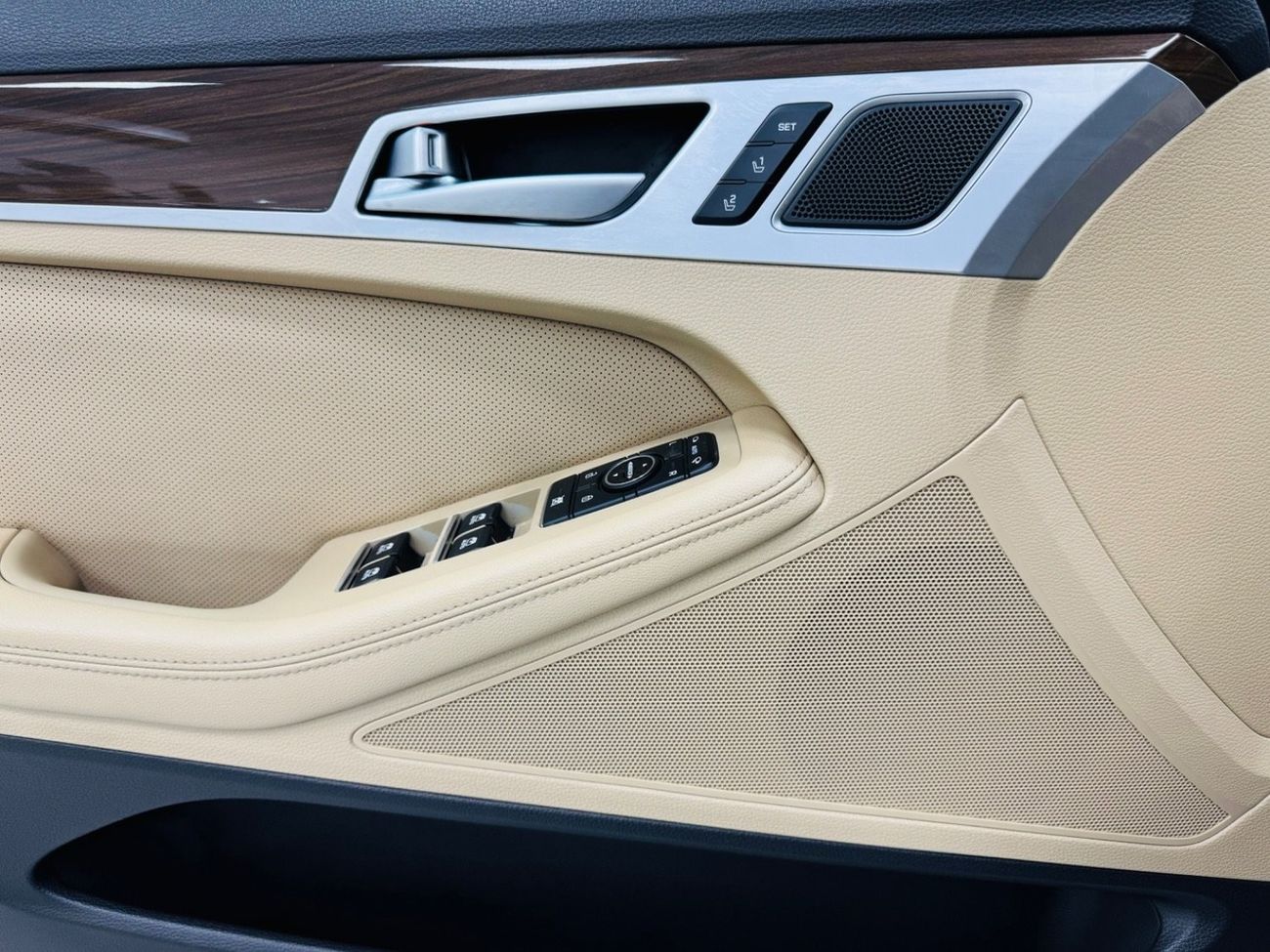 هيونداي جينيسس ملكي