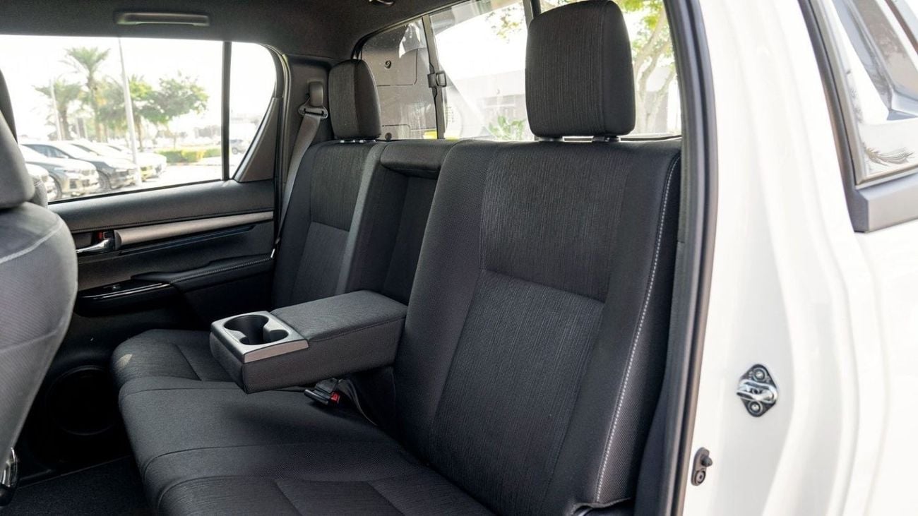 تويوتا هيلوكس DC ADVENTURE 2.8D AT 4X4 MY2024 - WHITE