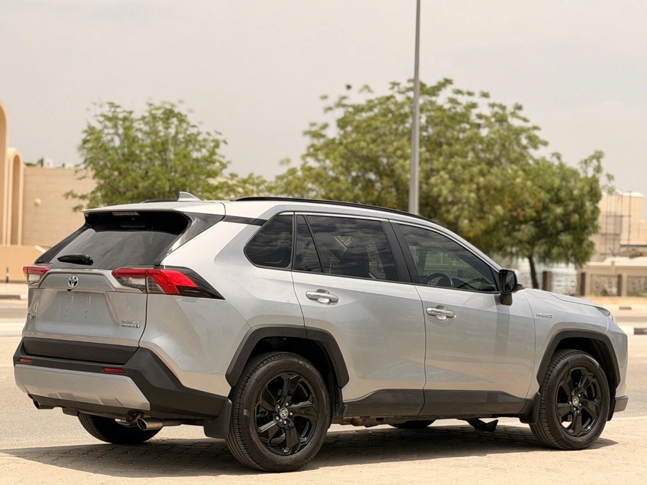 Toyota RAV4 LTD HEV Cruiser
