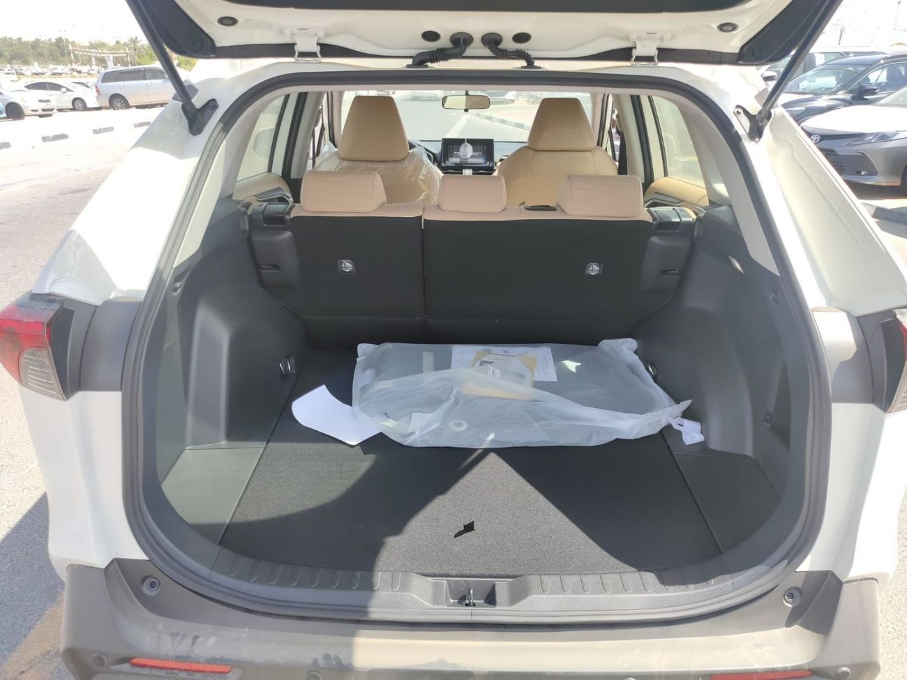 Toyota RAV4 2.5L LE Hybrid 2022 production  ( Ready Stock)