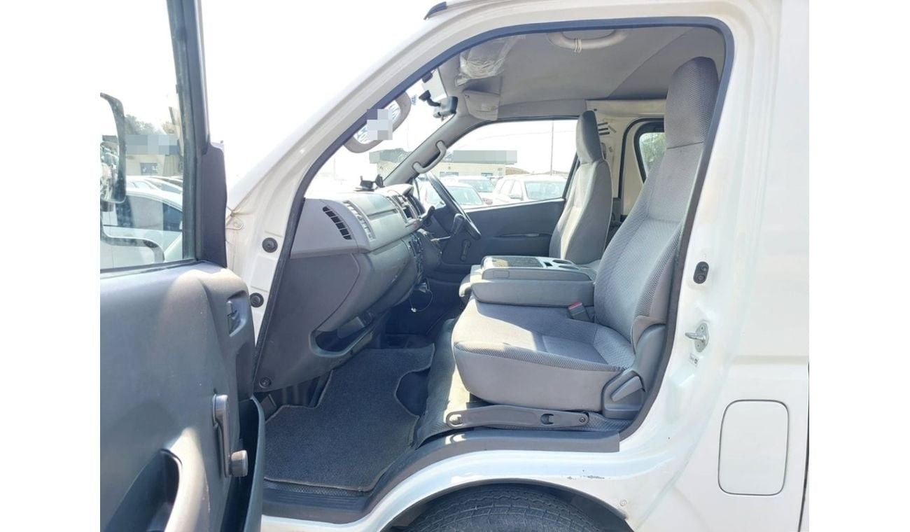 Toyota Hiace TOYOTA HIACE VAN RHD 2007 MODEL 2.5 L DIESEL MANUAL(PM78244)