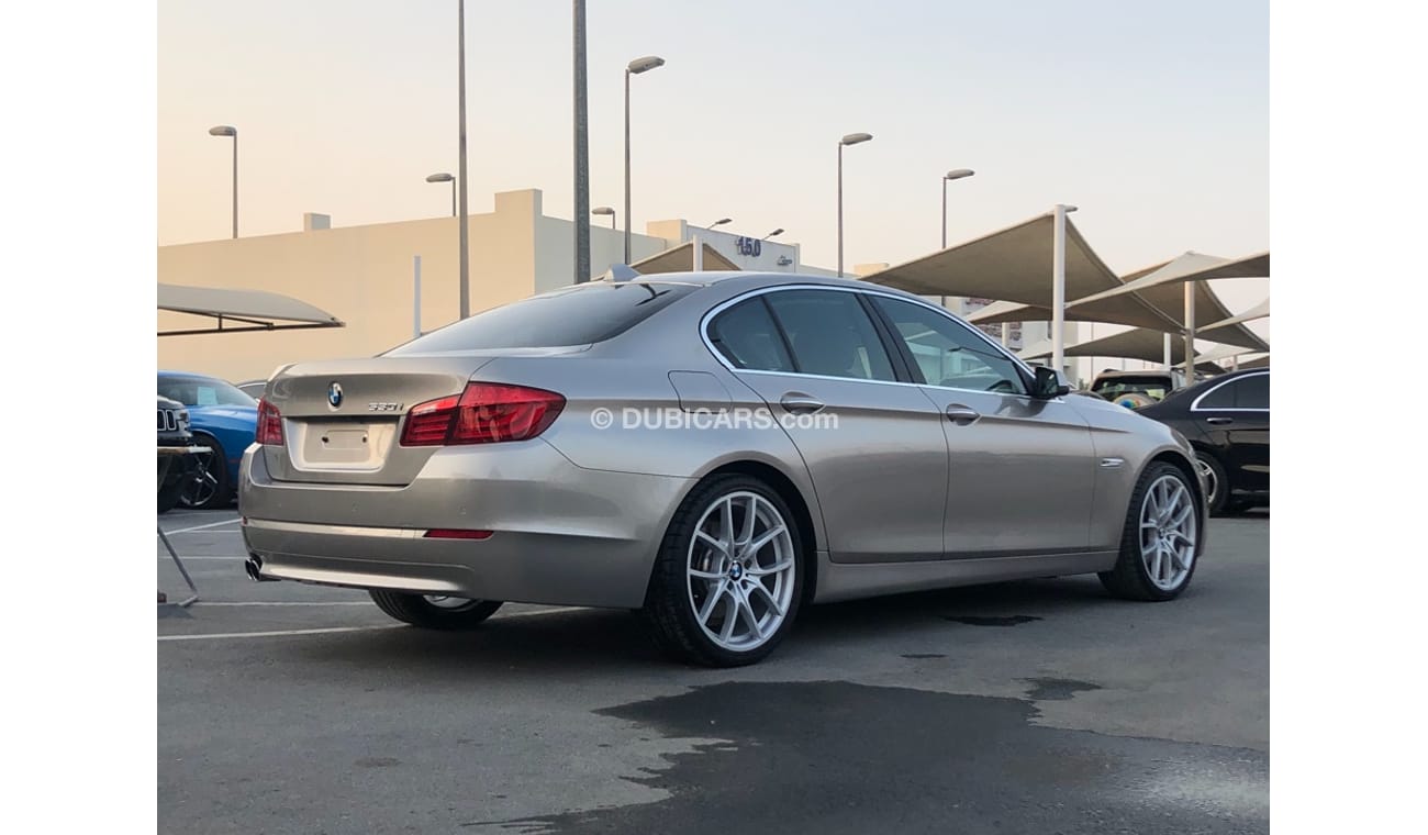 بي أم دبليو 530i موديل 2012 خليجي فل مواصفات كراسي جلد ومثبت سرعه وتحكم كهربي كامل ونظام صوت ممتاز وكاميرا خلفيه ومدخ