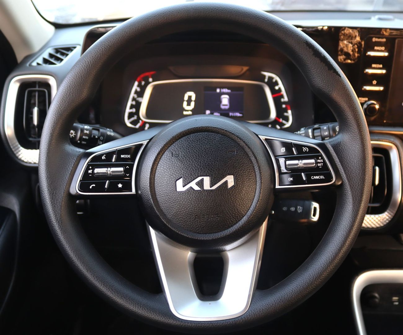 Kia Sonet LX2 1.5L Kia Sonet 2023 GCC in excellent condition, 71,000 km, 1500 cc engine, price 48,000 dirhams