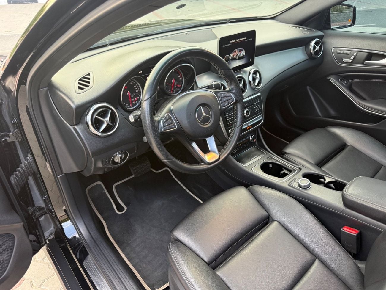 Mercedes-Benz GLA 250 Std 2.0L (208 HP)