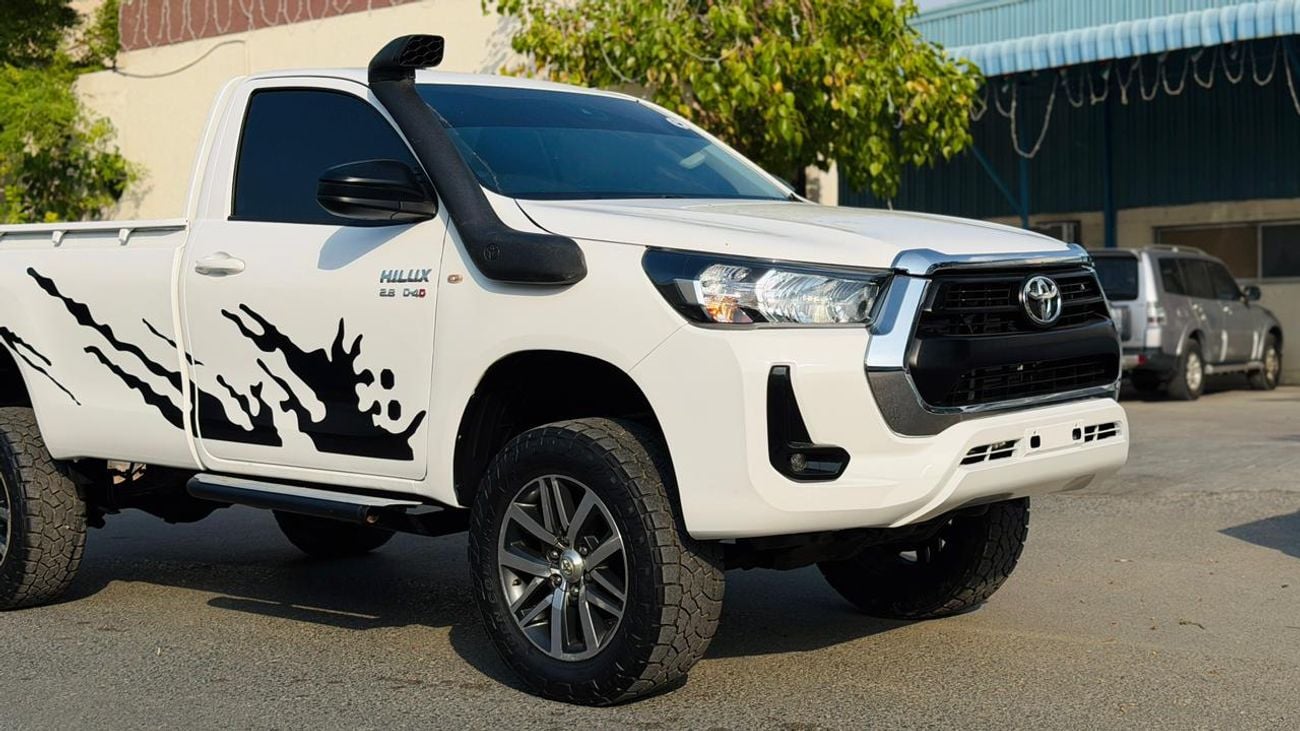 Toyota Hilux SINGLE CABIN | MANUAL TRANSMISSION | LEATHER SEATS | 4WD | 2023