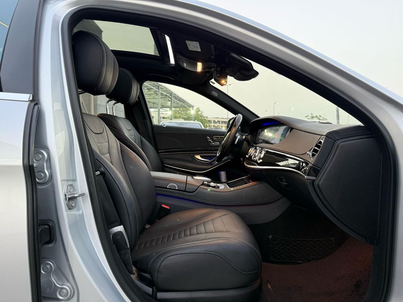 مرسيدس بنز S 560