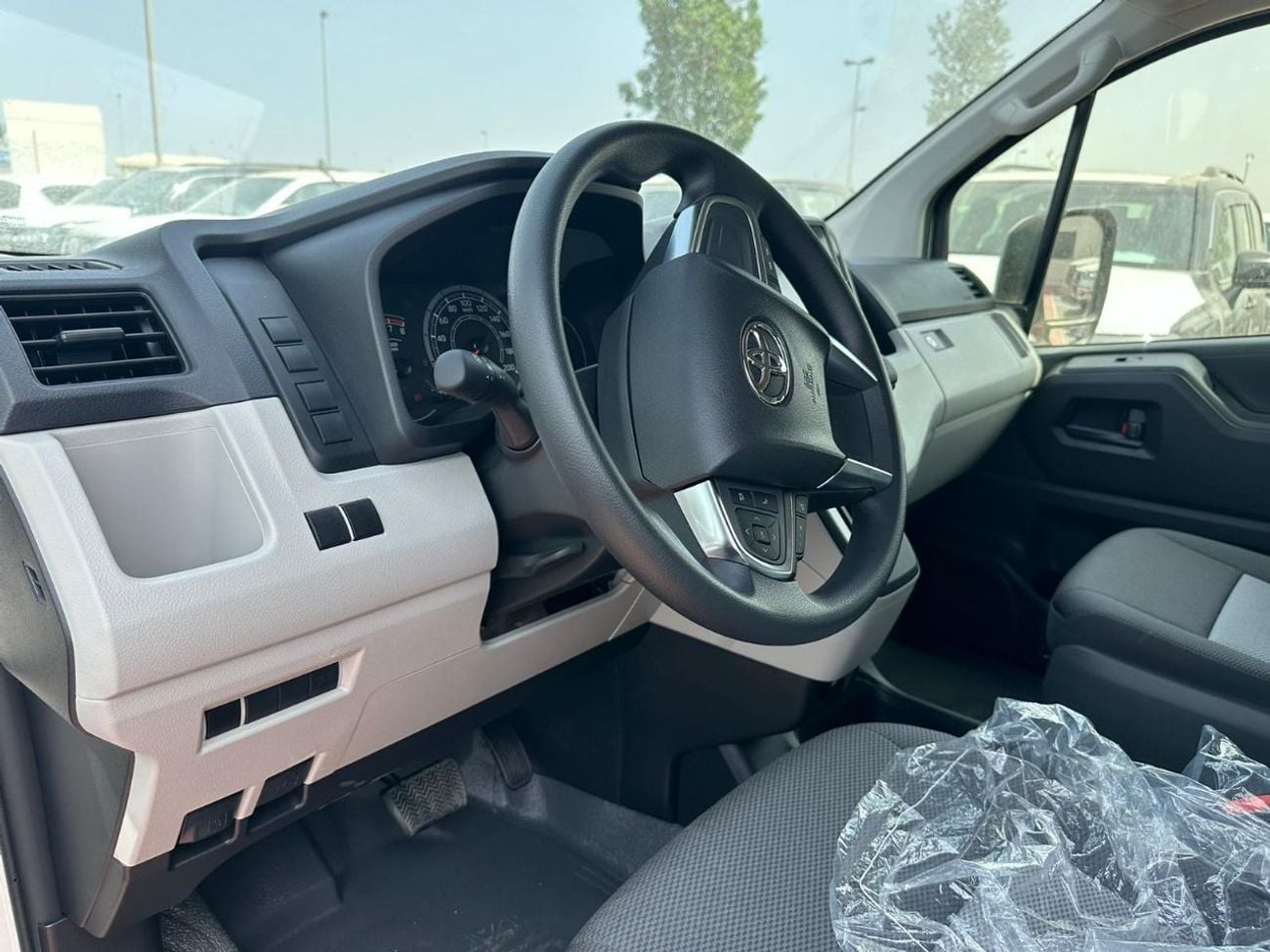 Toyota Hiace TOYOTA HIACE 3.5 L PETROL  AUTOMATIC ,13SEATS,HIGH/ROOF 2025