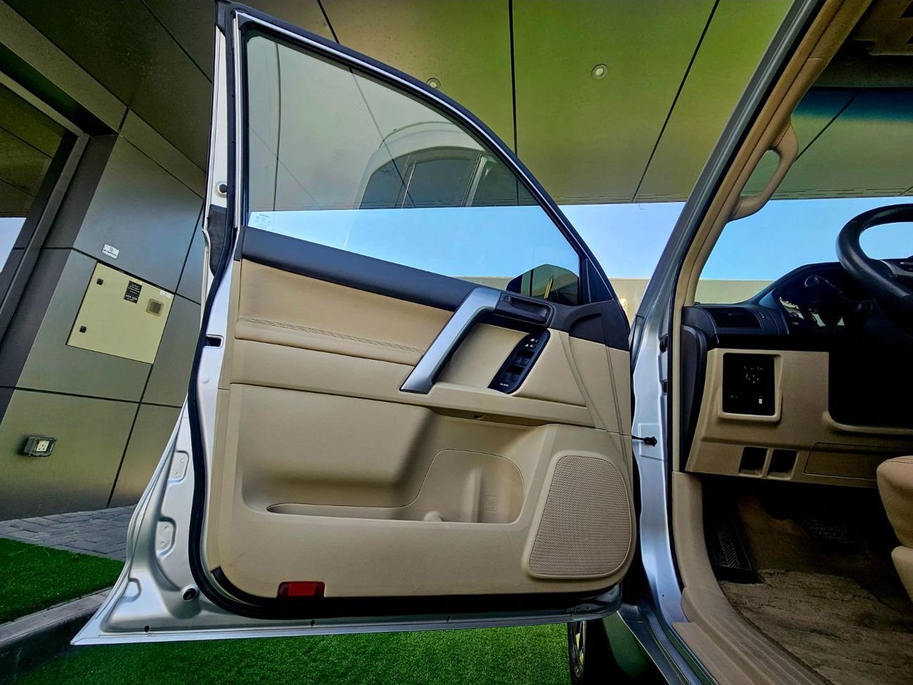 تويوتا برادو GXR/ SUNROOF LEATHER/ ORIGINAL PAINT/ V6 4.0 4WD/ NON ACCIDENT