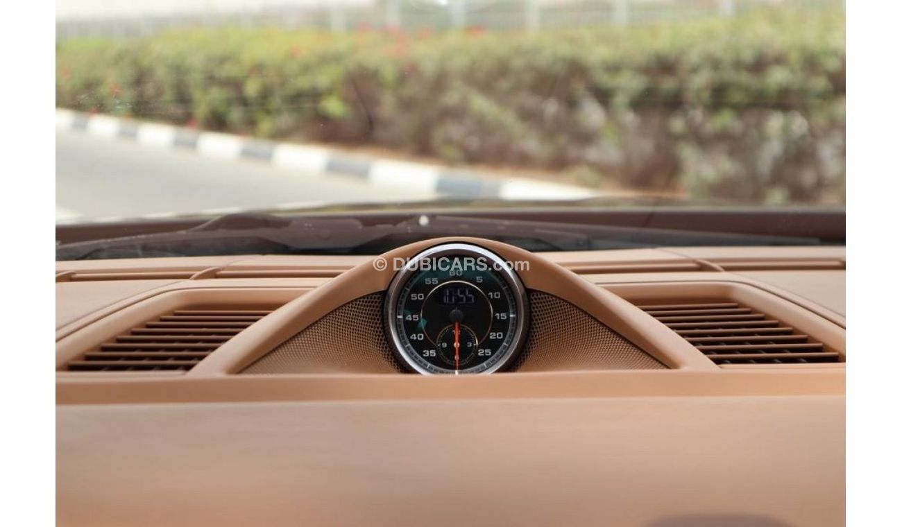 بورش باناميرا GCC ( CARBON FIBER)FULL SERVICE HISTORY ORGINAL PAINT VERY CLEAN