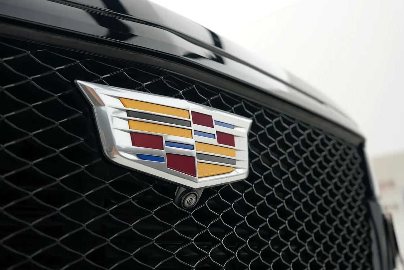 كاديلاك إسكالاد 600 بلاك إديشن GCC SPECS | BLACK EDITION | 6.2L V8 | 7 SEATS