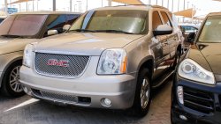GMC Yukon 2007 Gulf specs Full options  car in excellent condition DVD camera leather interiors sunroof 4 whee