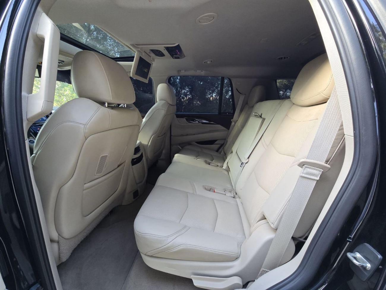 Cadillac Escalade Platinum 6.2L CADILLAC ESCALADE 2015 GCC PLATINUM // FULL OPITION // PERFECT CONDITION