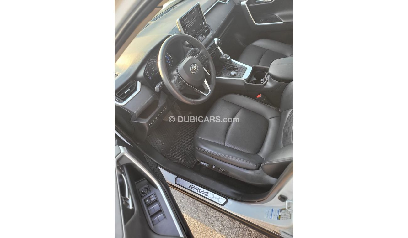 Toyota RAV4 TOYOTA RAV4 HYBRID  XLE FULL OPTIONS HYBRID