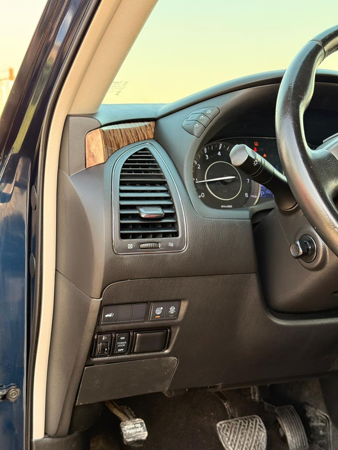 Nissan Armada SL 4WD Full option 360 camera, sunroof