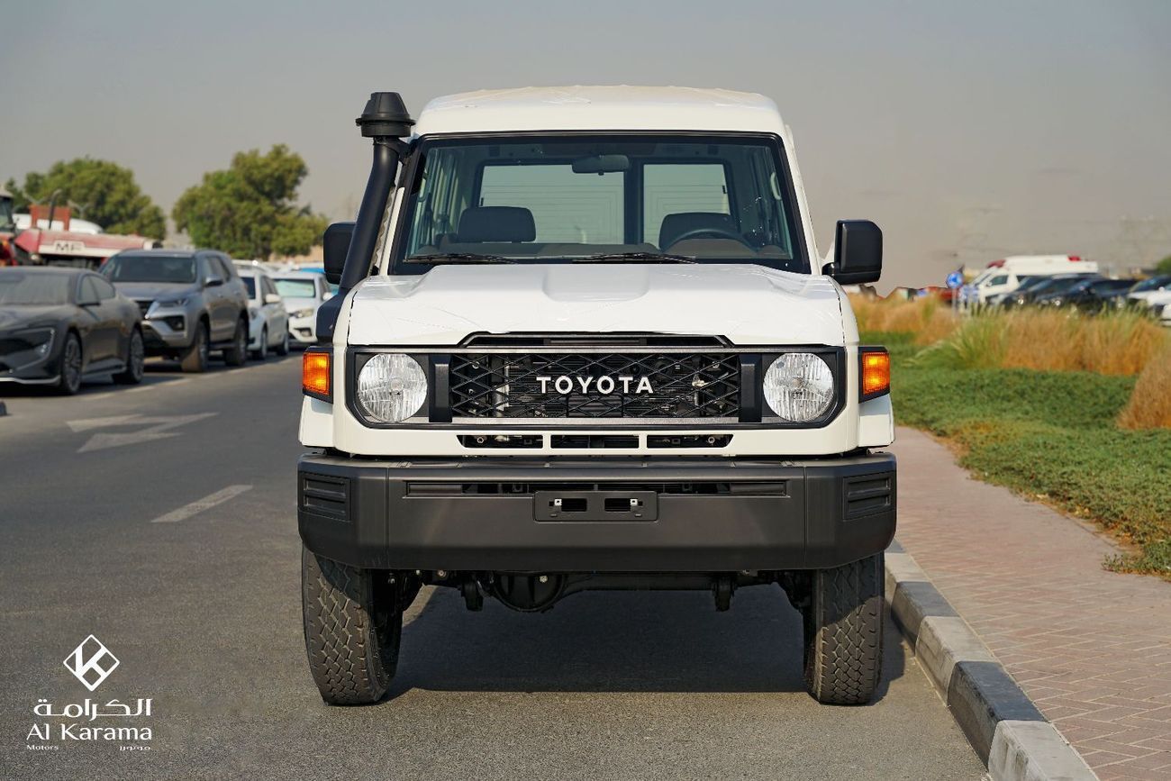 تويوتا لاند كروزر 70 4.0L V6 | 4x4 Manual Drive | 40th Anniversary Edition | GCC Specs | 3 Door | LC78