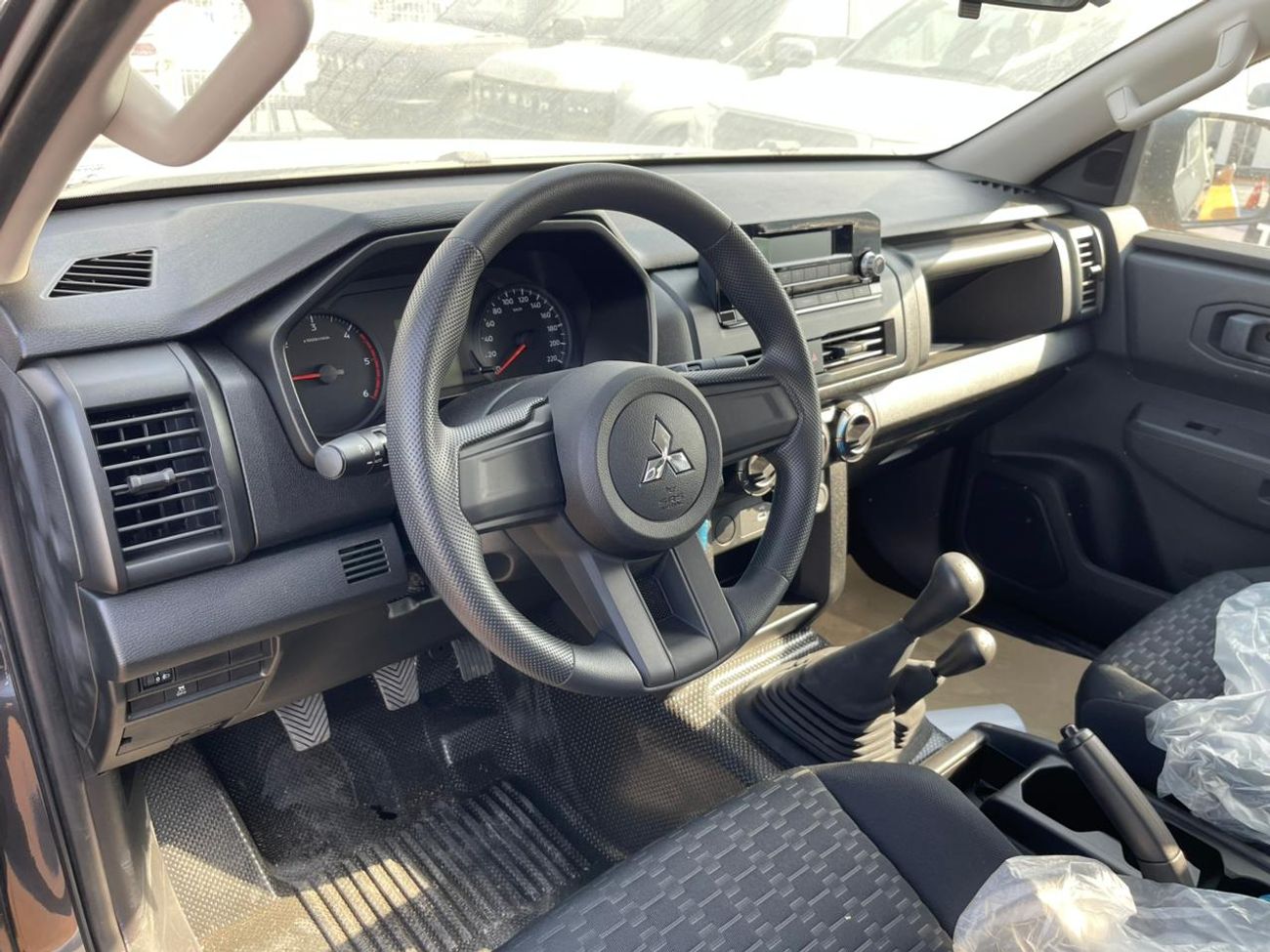 Mitsubishi L200 Mitsubishi L200 2.4L DIESEL D.CABIN 4X4 MT 2026