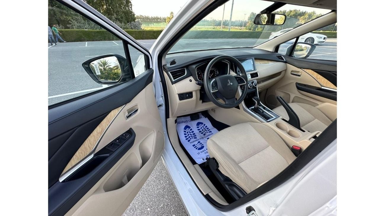 Mitsubishi Xpander Mitsubishi xpander 2023 1.5L // FSH // ORGINAL PAINT // LOW MILEAGE // UNDER WARRANTY