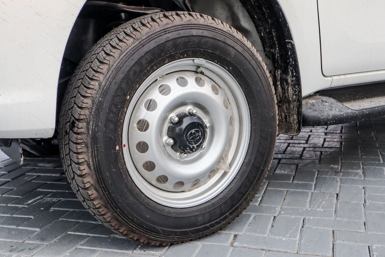 تويوتا هيلوكس toyota hilux single cab (TGN126) 2.7L Pick-up 4WD 2 Doors manual 2026 model without diff lock