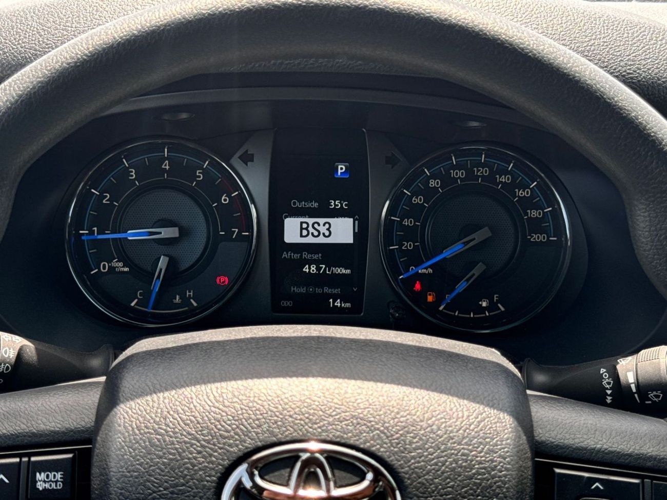 تويوتا هيلوكس 