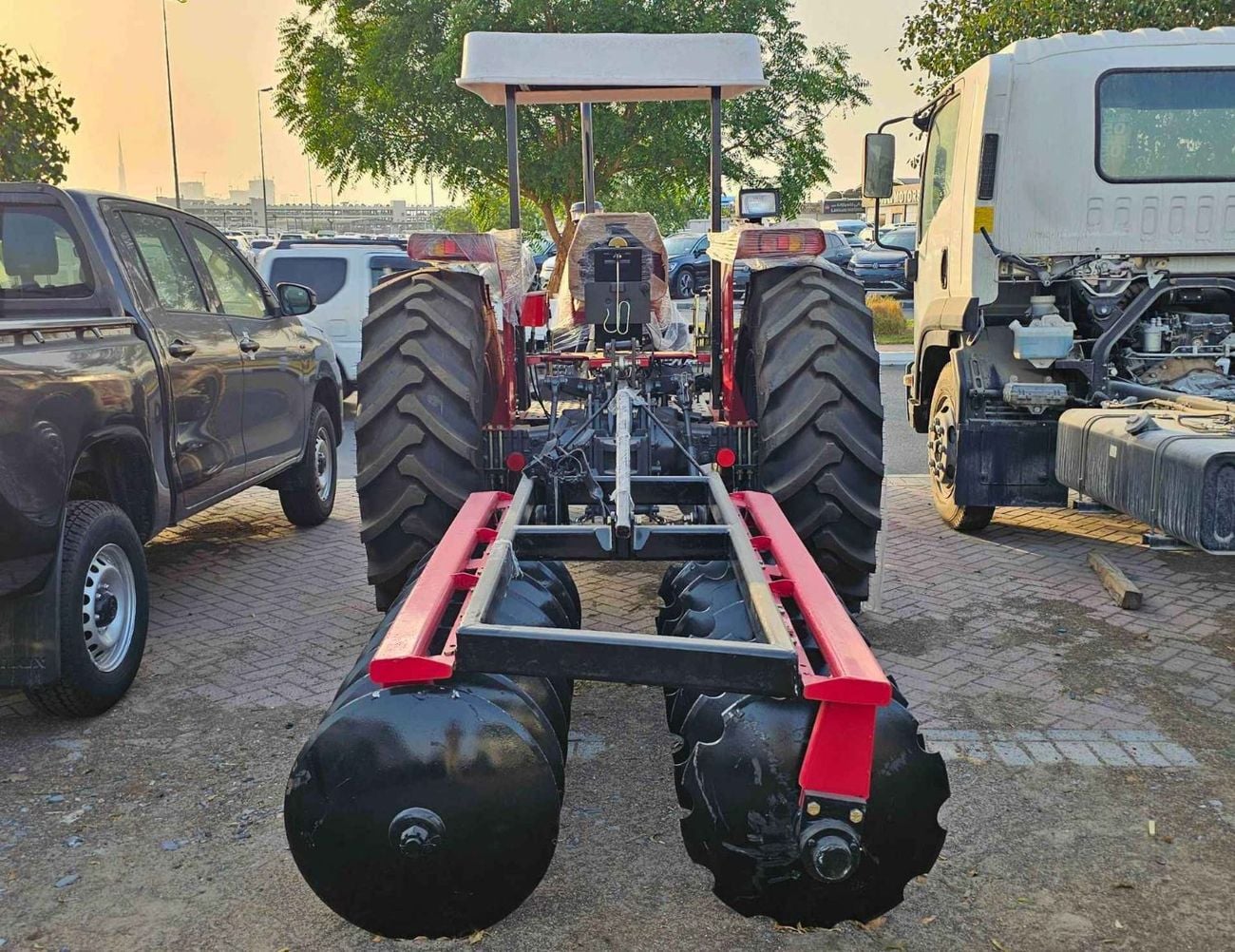 Massey Ferguson 385 TRACTOR / DIESEL / M/T / 4WD / DISC PLOUGH & WITH HARROW (CODE # 69072)