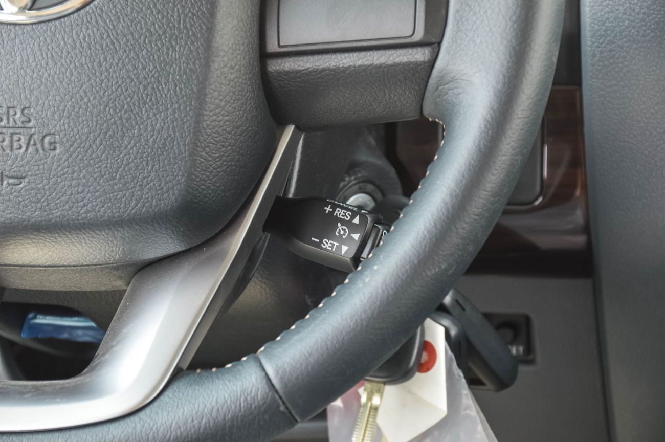 Toyota Land Cruiser 70 TOYOTA LAND CRUISER 76 4.0L 4WD MT 5DOOR SUV 2025