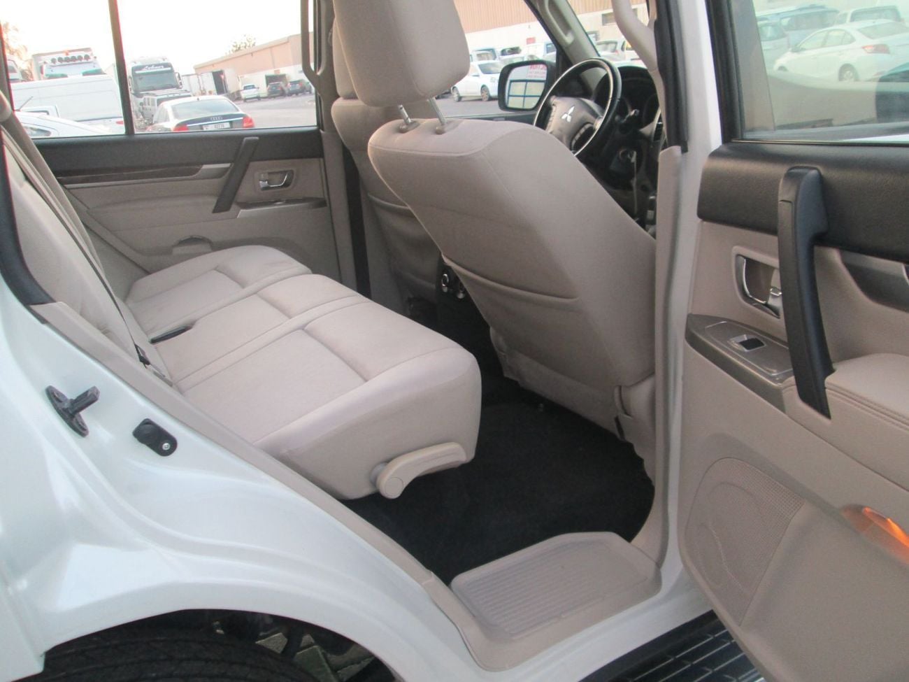 ميتسوبيشي باجيرو GLS M/L DIAMOND GLS Base 3.5L (7 Seater)