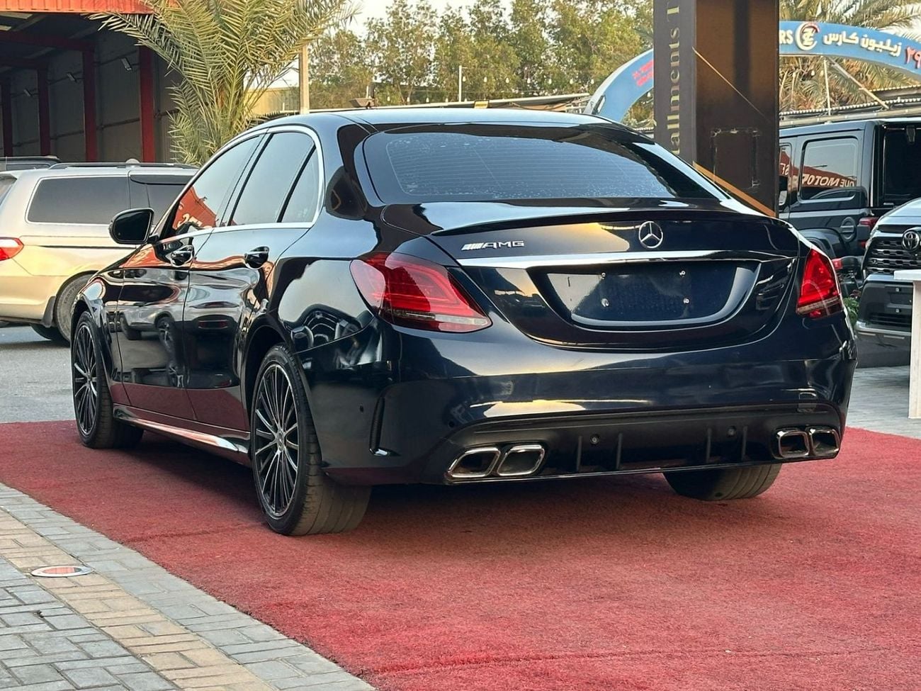 مرسيدس بنز C 300 2.0 لتر Turbocharged - عدد 4 سلندر (9G-TRONIC)