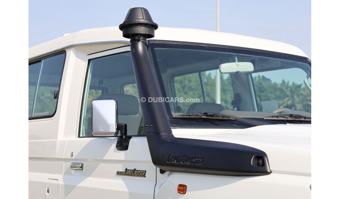Toyota Land Cruiser 70 70 Series | 4x4, V6, 4.0L, 3Door | GCC