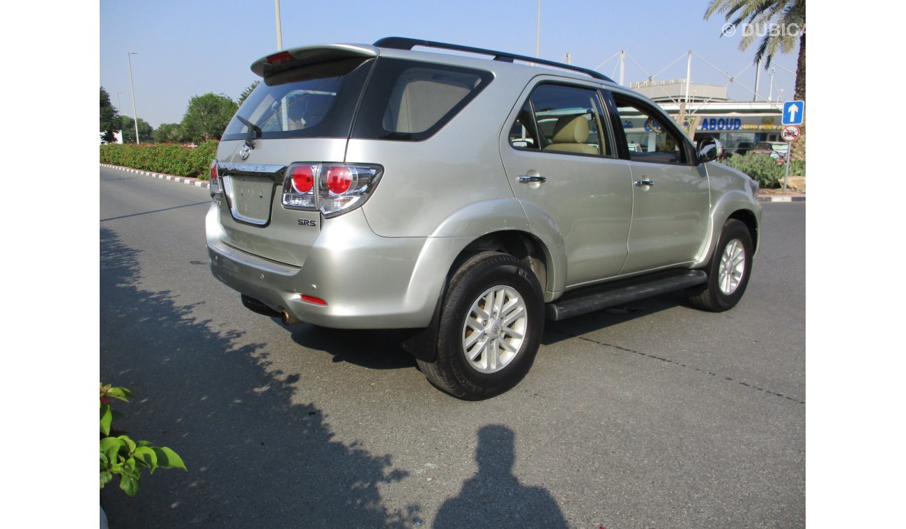 Toyota Fortuner V6 model 2013 full automatic with leather seat , with rear camera