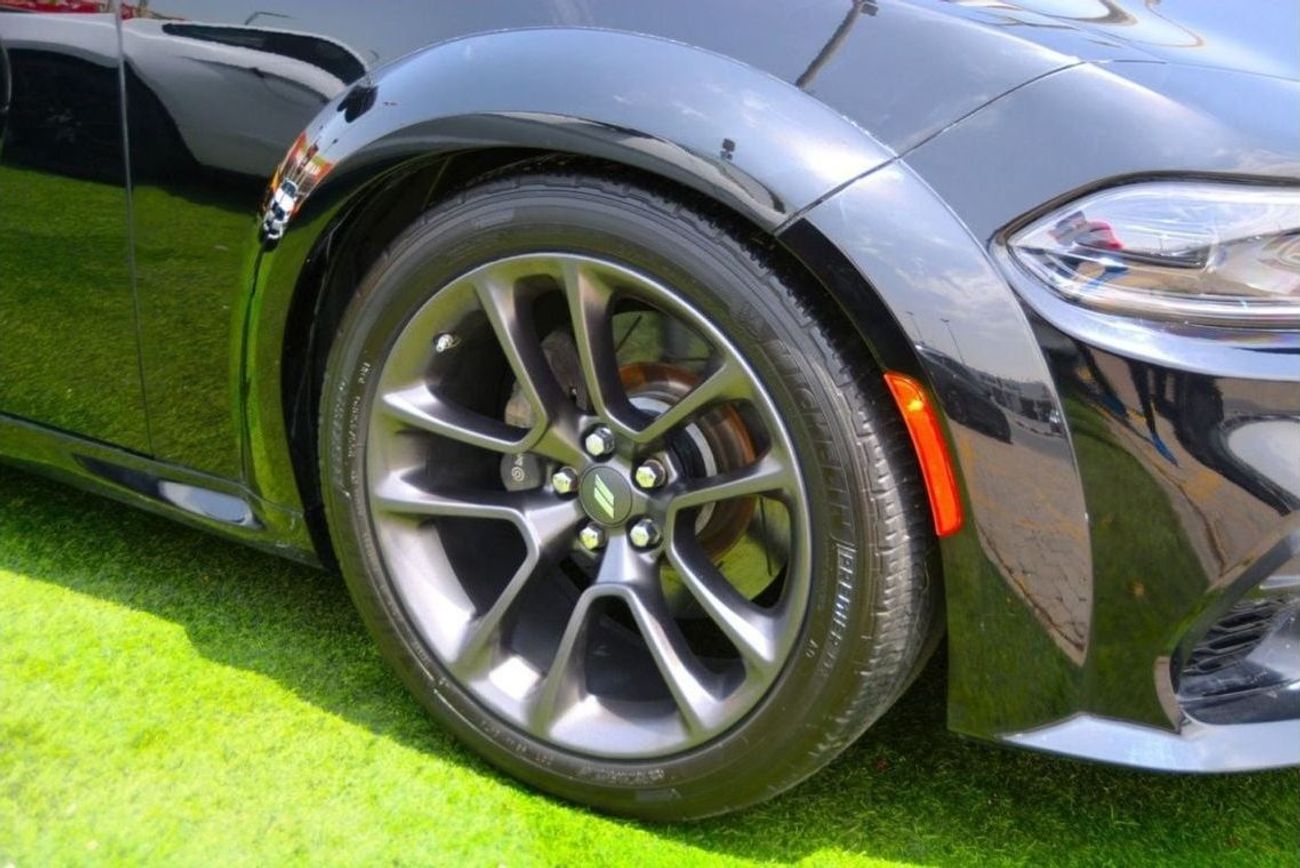 Dodge Charger SRT 392 SRT -SCAT BACK-6.4L--FULL OPTION-SUN ROOF -RADAR -AIR BAGS/