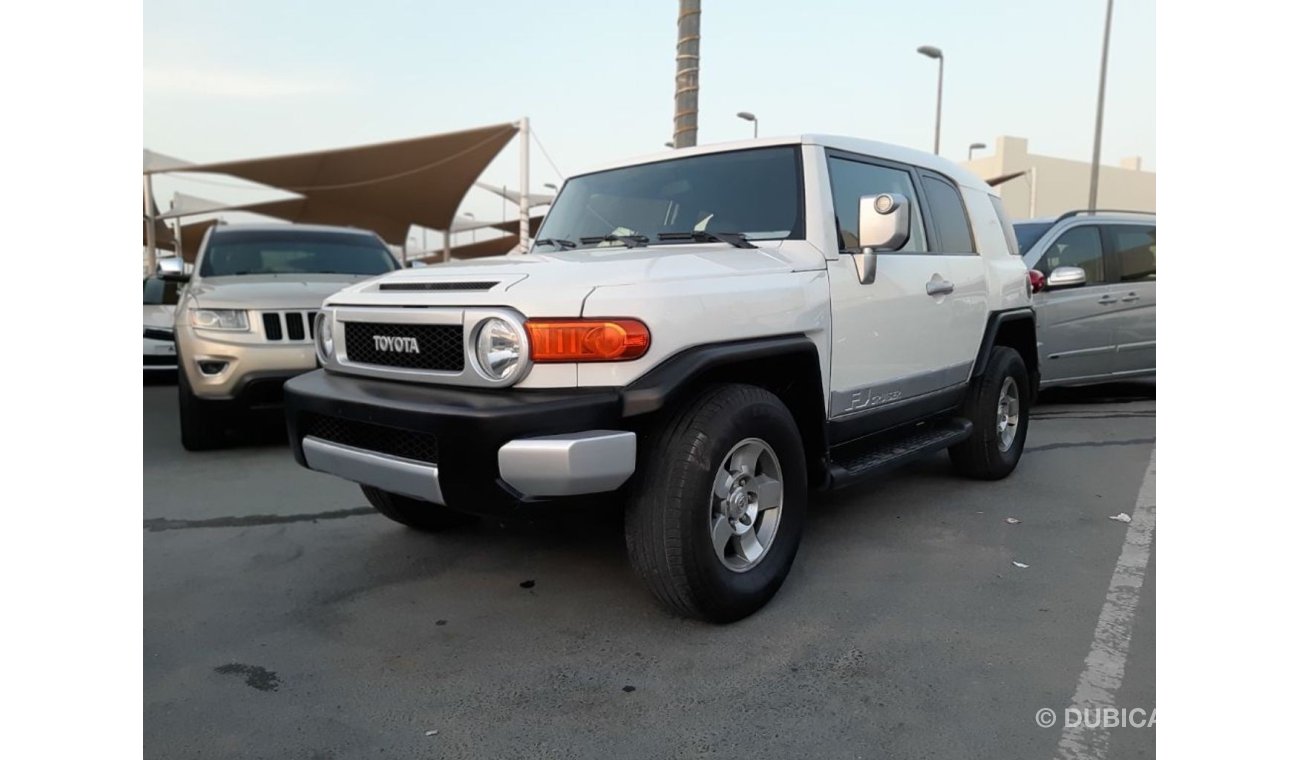 Toyota FJ Cruiser إف جي كروزر 2008 الامارات الشارقة سوق الحراج