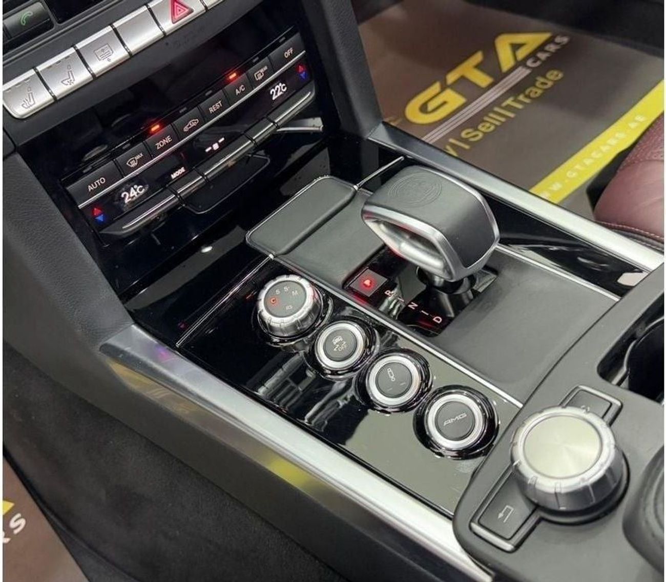 مرسيدس بنز E 63 AMG Std 5.5L 2014 Mercedes Benz E63 AMG 4MATIC, Service History, Full Options, Carbon Fiber Package. GCC