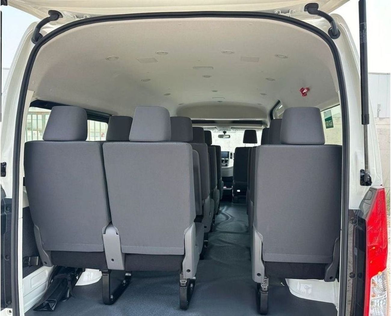 Toyota Hiace TOYOTA HIACE 3.5 PASSENGER MANUAL TRANSMISSION 2025 MODEL