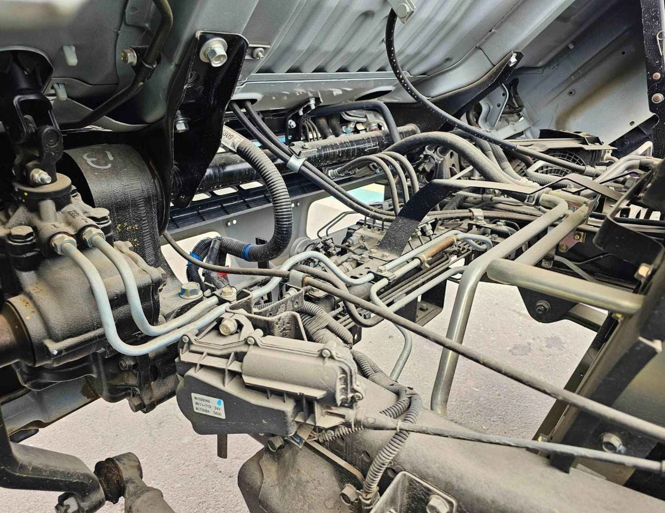 Mitsubishi Fuso Canter CARGO Z87 WITH ABS / 170L 2 TANKS / 4.2T DIESEL V6 M/T (CODE # CMCAR)