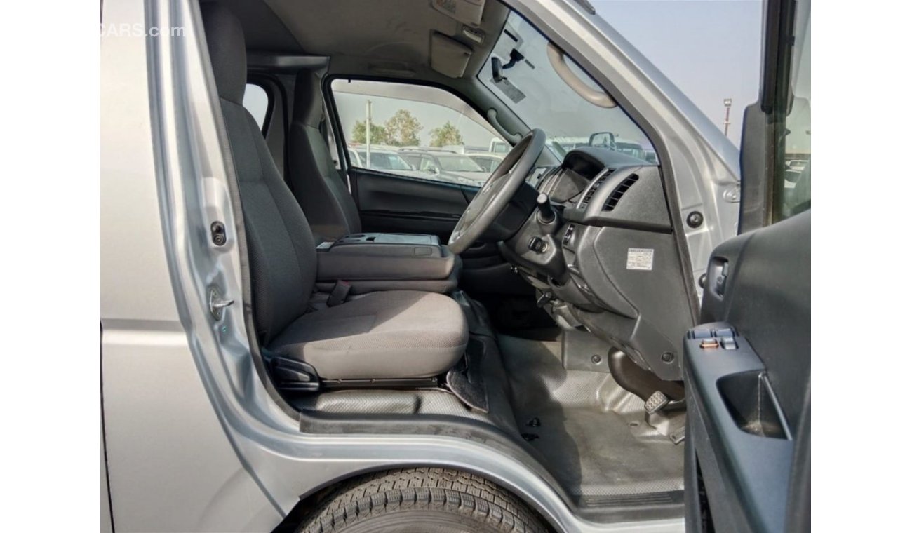 Toyota Hiace TOYOTA HIACE VAN RIGHT HAND DRIVE (PM1558)