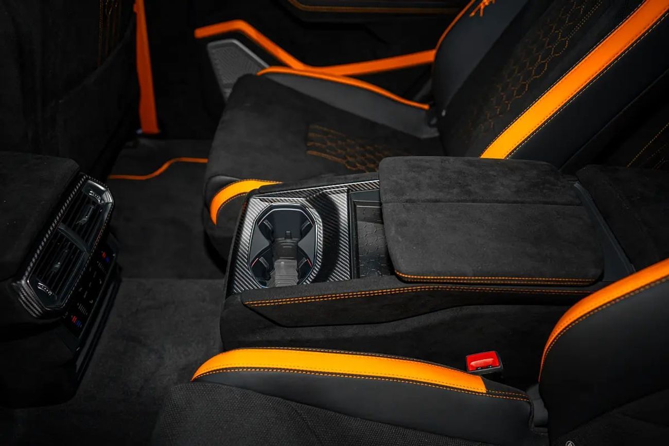 Lamborghini Urus 4.0T V8 Performante PERFORMANTE | FULL CARBON INT/EXT | EXTENDED PERFORMANTE TRIM | SUNSHINE PACKAGE