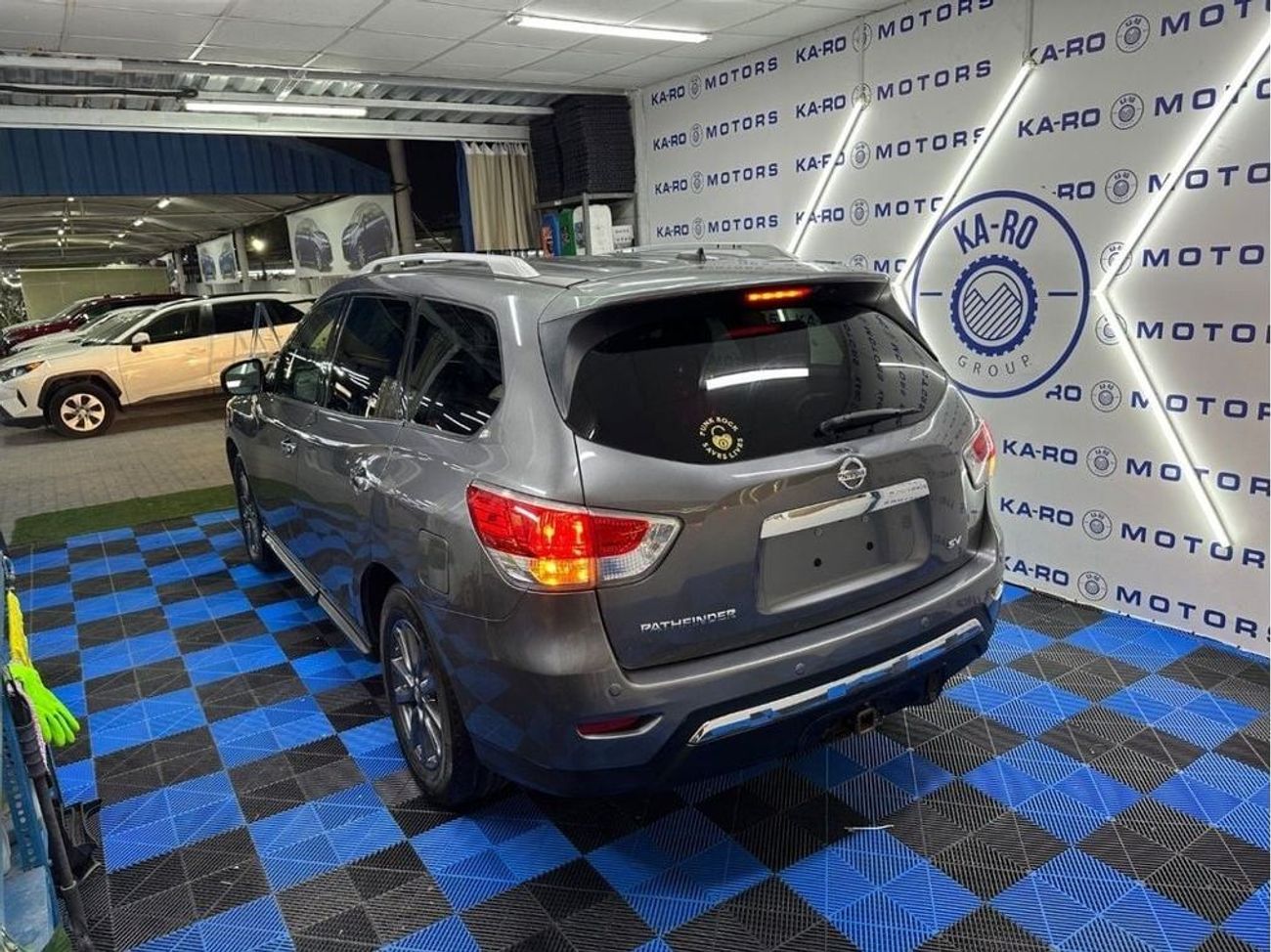 نيسان باثفايندر SV 3.5L (260 HP) FWD